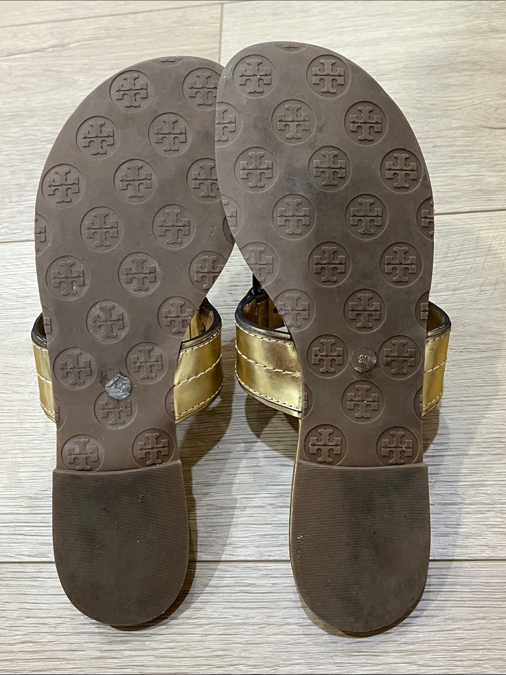 Tory Burch Metallic Gold Logo Thong Sandals size 9 - Picture 3 of 5